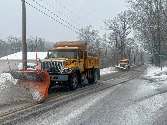 State, utilities bracing for blizzard-induced power outages; town halls closed in Athol and Orange on Monday