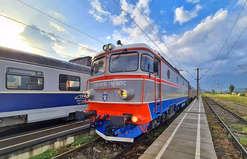 Directorii de la CFR amenințați cu demiterea de către Ministrul Transporturilor