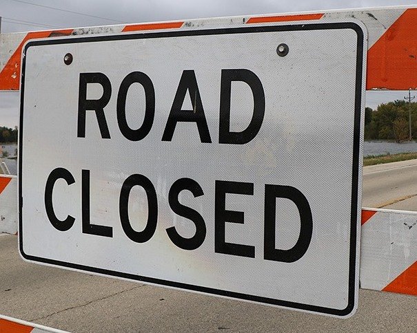 Crash shuts down Route 20 west of Elgin
