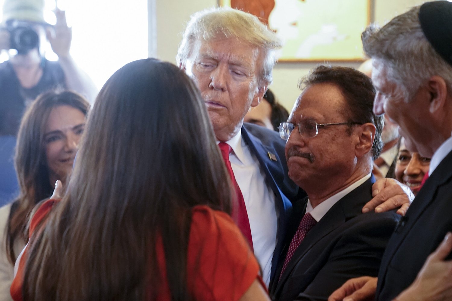 Trump-aligned evangelicals push Republicans to call out antisemitism on the right