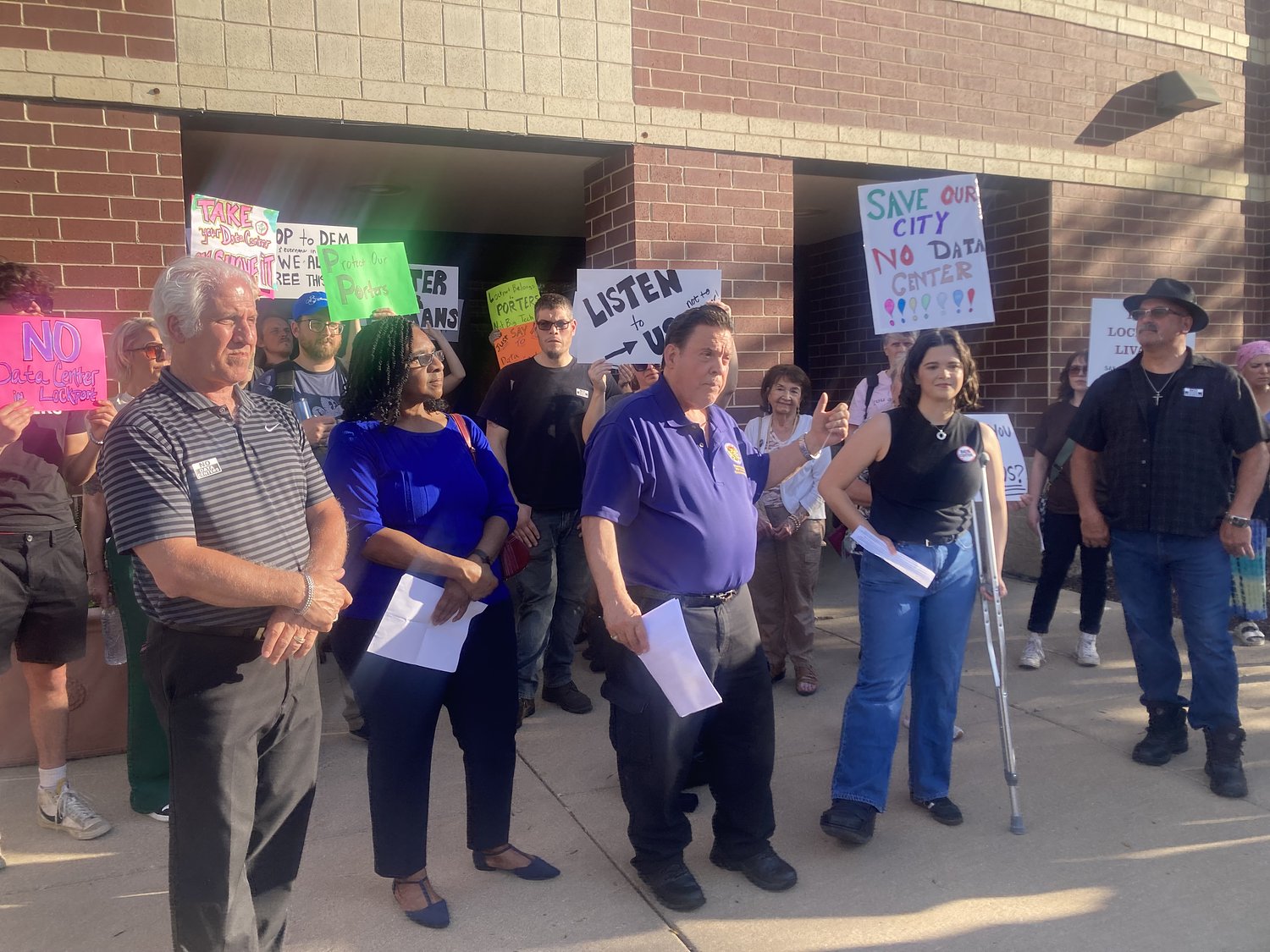 Illinois data center fight escalates as state regulation fails and communities push back