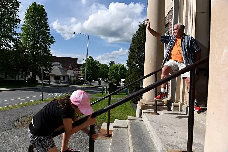 Lebanon City Council approves bench in honor of late youth center director