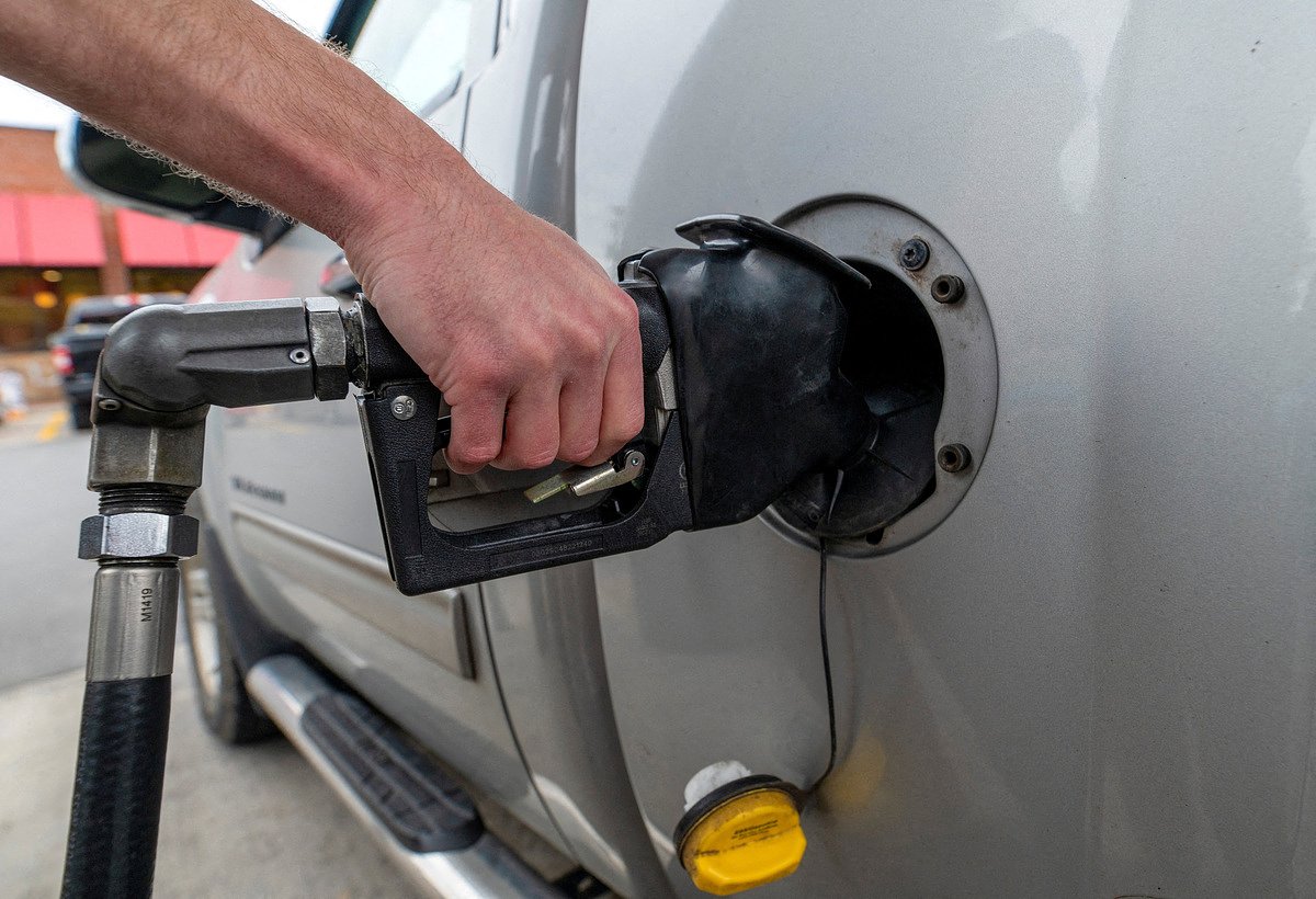 US gasoline crosses $3 per gallon mark in test of Trump's Iran war