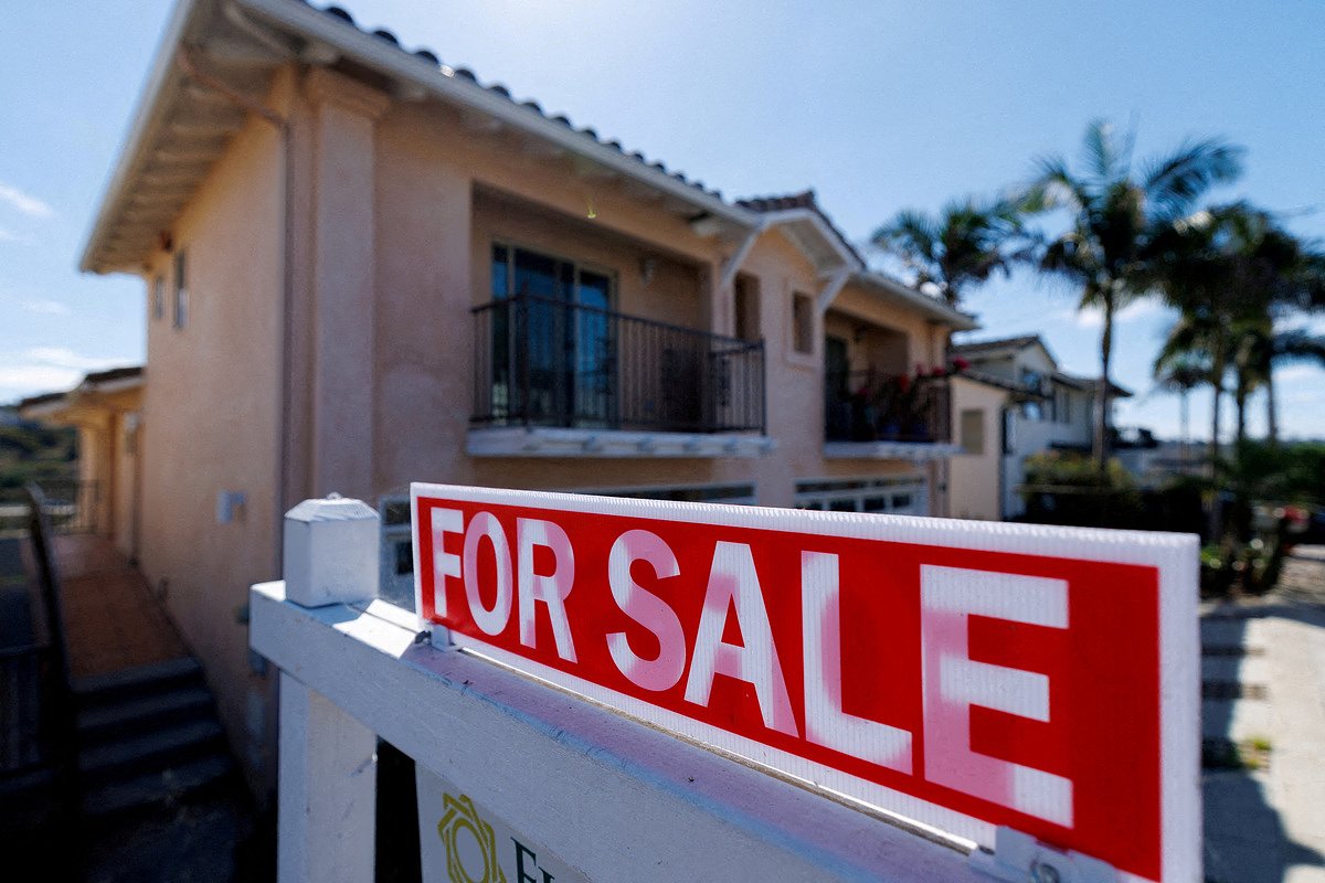 US existing home sales unexpectedly increase in February