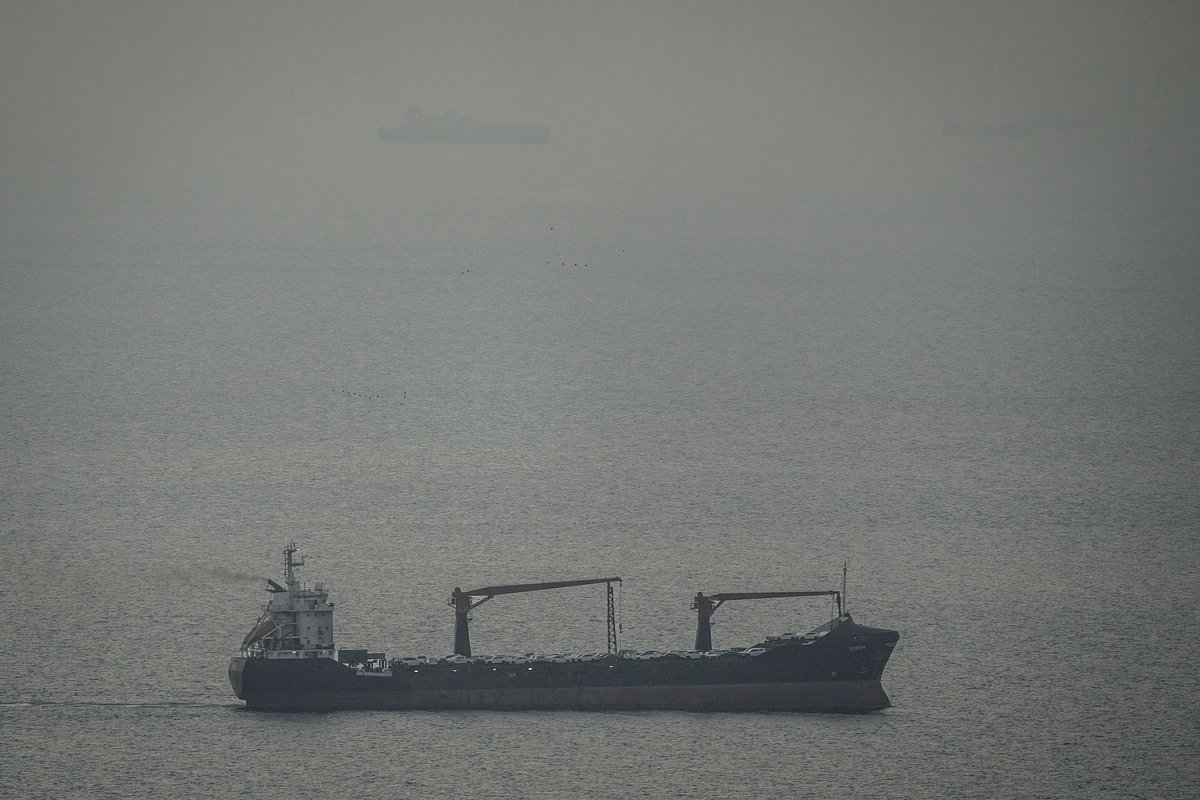 US delays attacks on Iranian power plants over Hormuz closure for 5 days