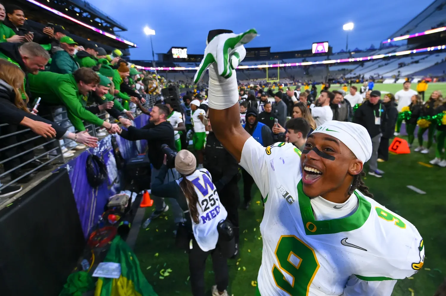 Photos: The Ducks take down the Huskies 26-14 in Pacific Northwest showdown