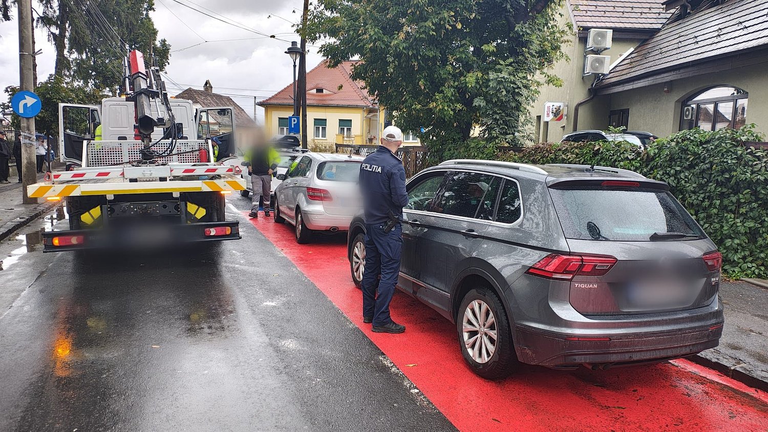 A început curățenia în traficul de lângă școli la Sibiu: polițiștii au dat amenzi și au ridicat autoturisme / foto