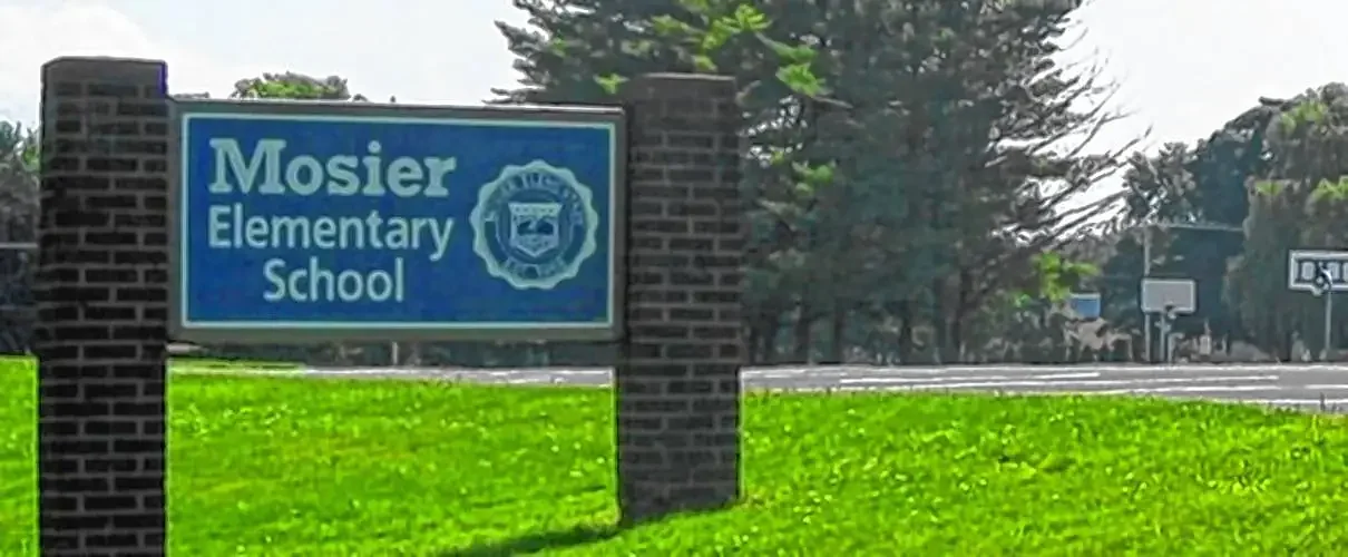 Area Briefs: South Hadley community meeting, tour about new school
