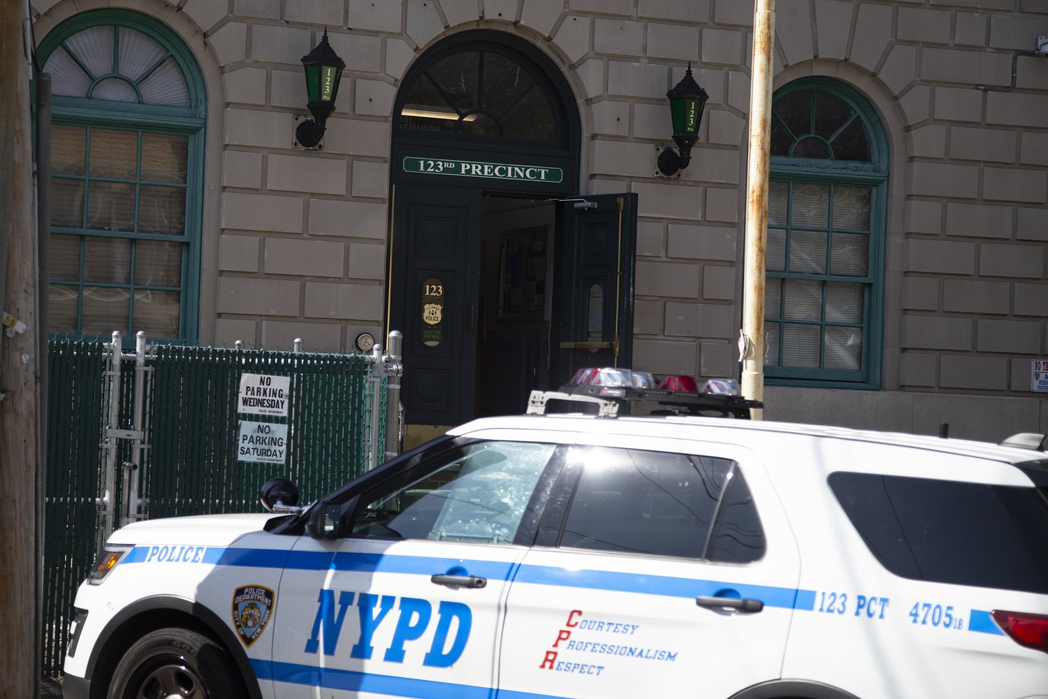 Staten Island man, 20, accused of bashing cars with baseball bat