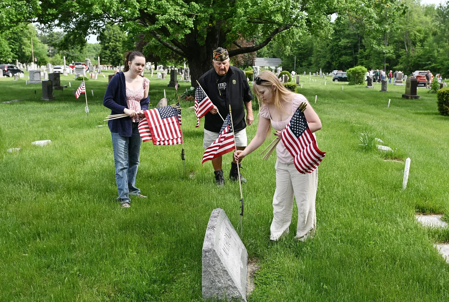Residents unite across generations in Deerfield to commemorate lives lost in military service