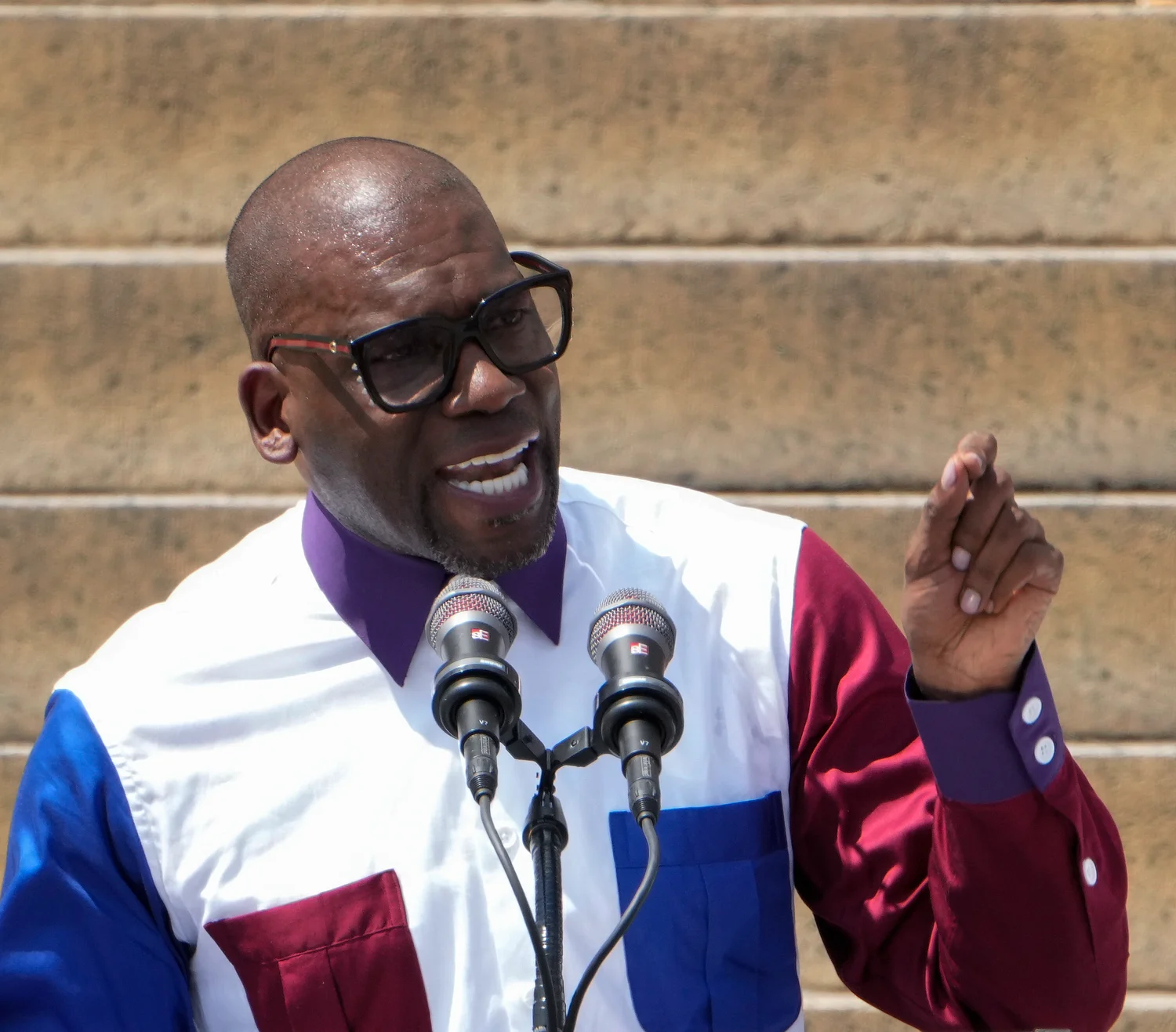 Pastor Jamal Bryant launches digital protest of Dollar General