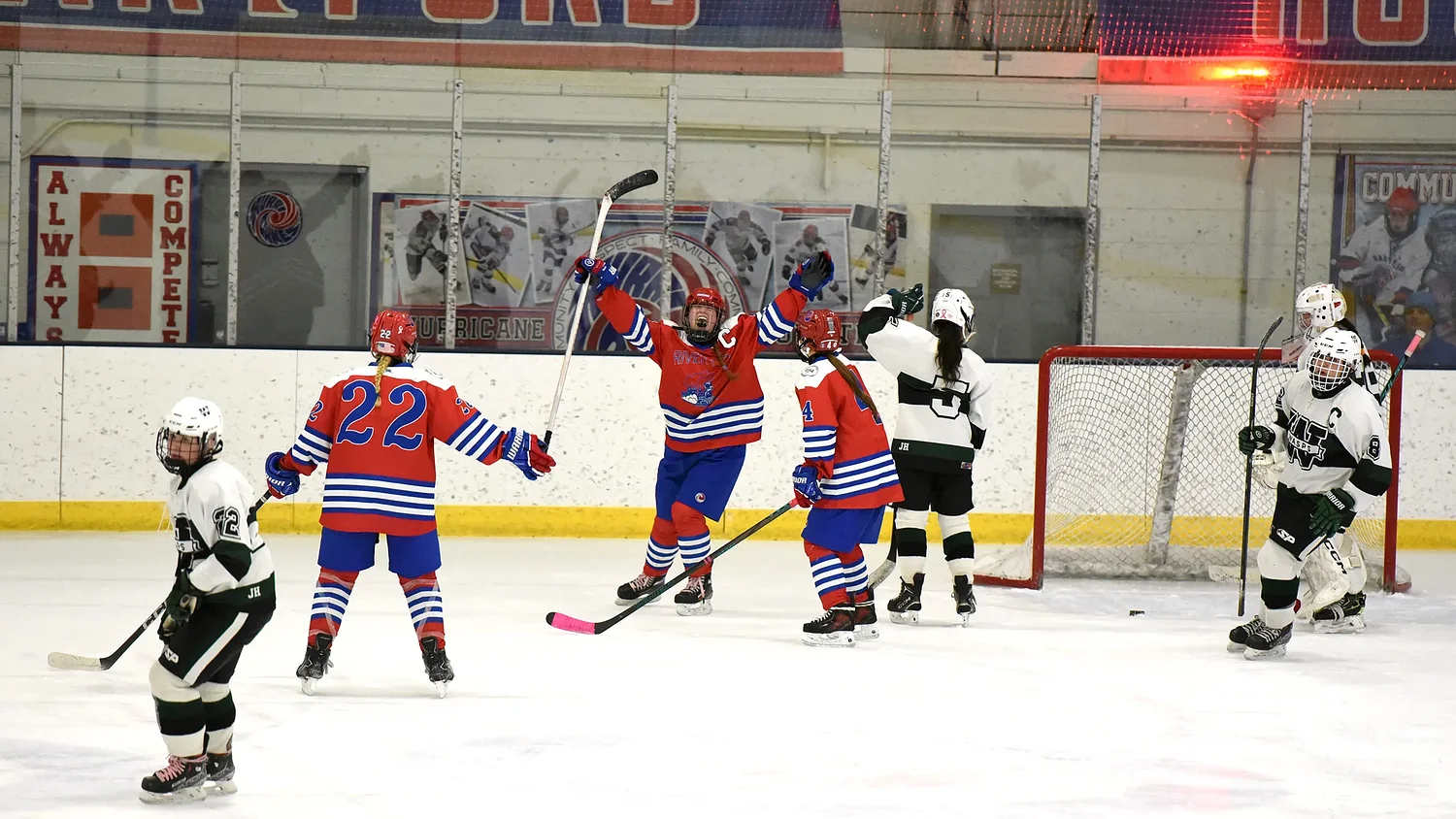Hartford tops Woodstock in quest for third straight title