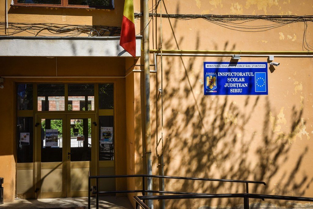 Inspecție în școala în care mai mulți copii au fost bătuți de polițiști la Apoldu de Jos