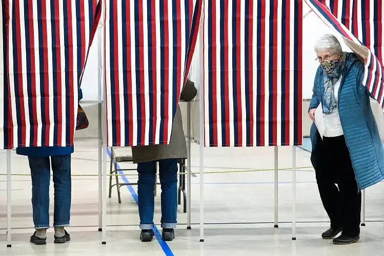 Claremont voters to decide on binding citizen referendums and city manager residency
