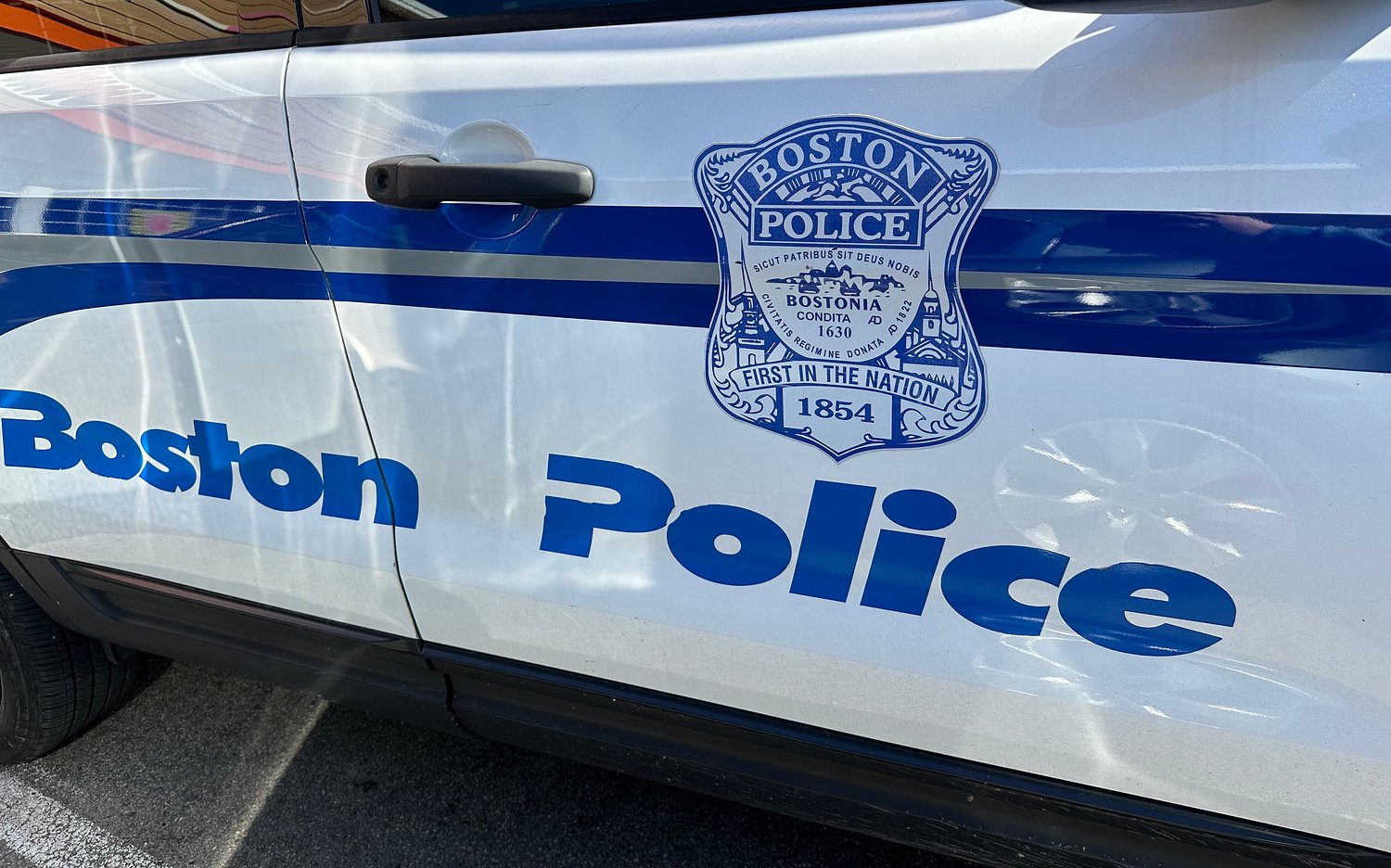 Double stabbing in Boston leaves 1 in critical condition