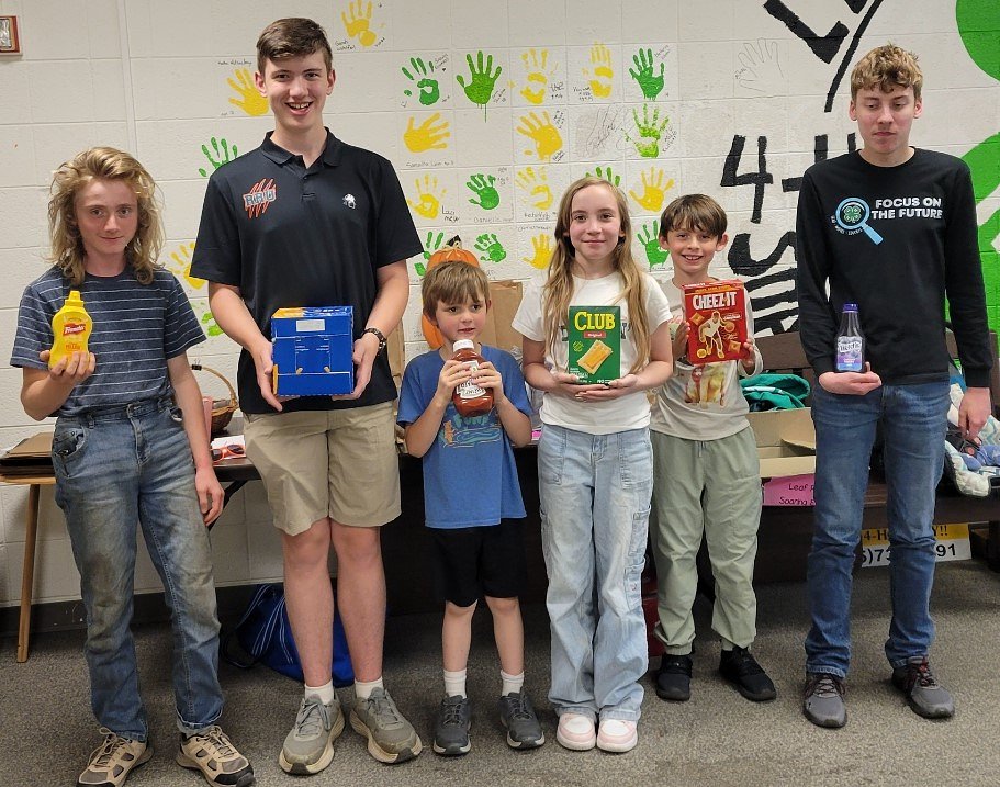 Leaf River Soaring Eagles 4-H Club participates in National 4-H Day of Service