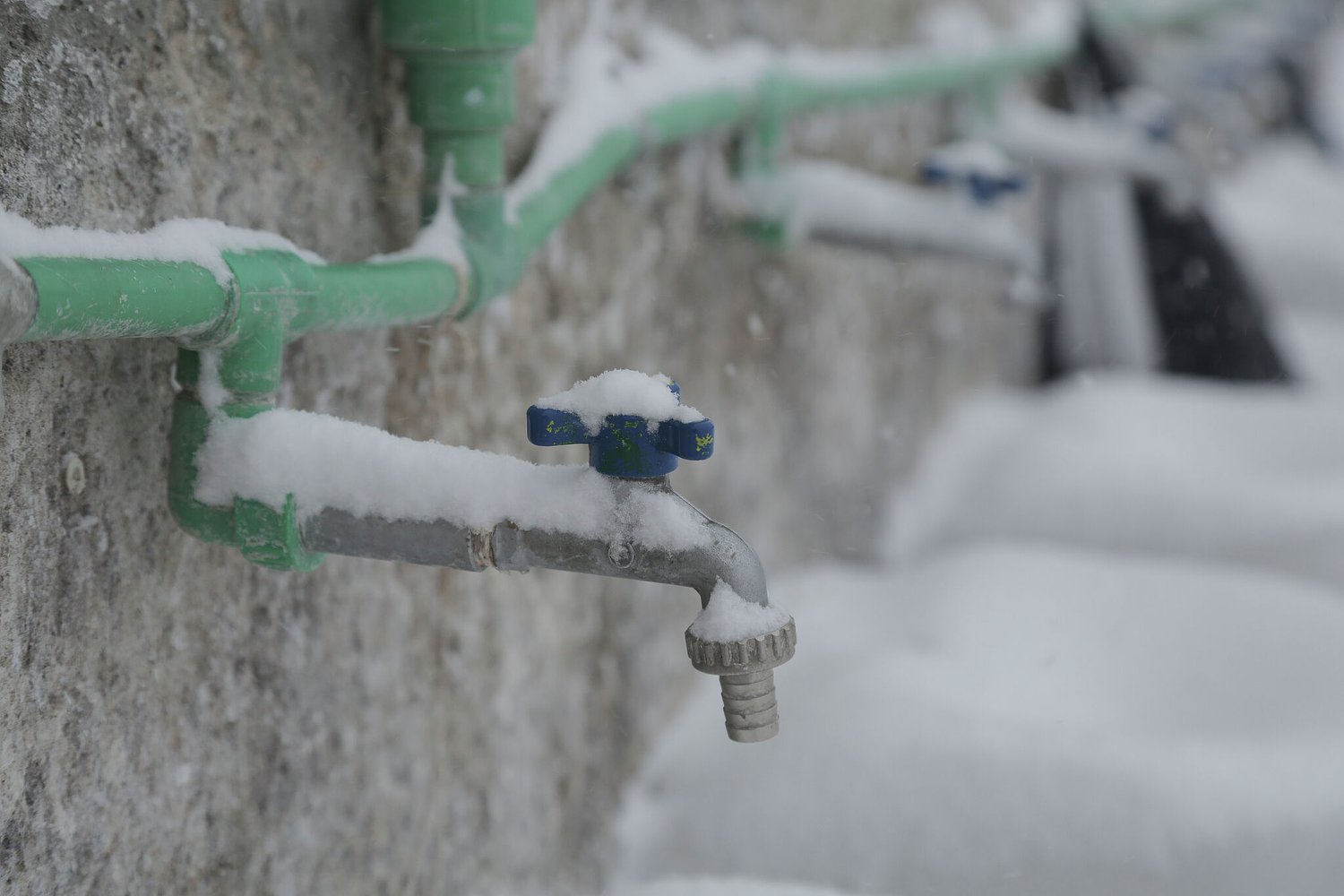 Should you drip or stream faucets during freeze warnings? What to know if you live in Texas