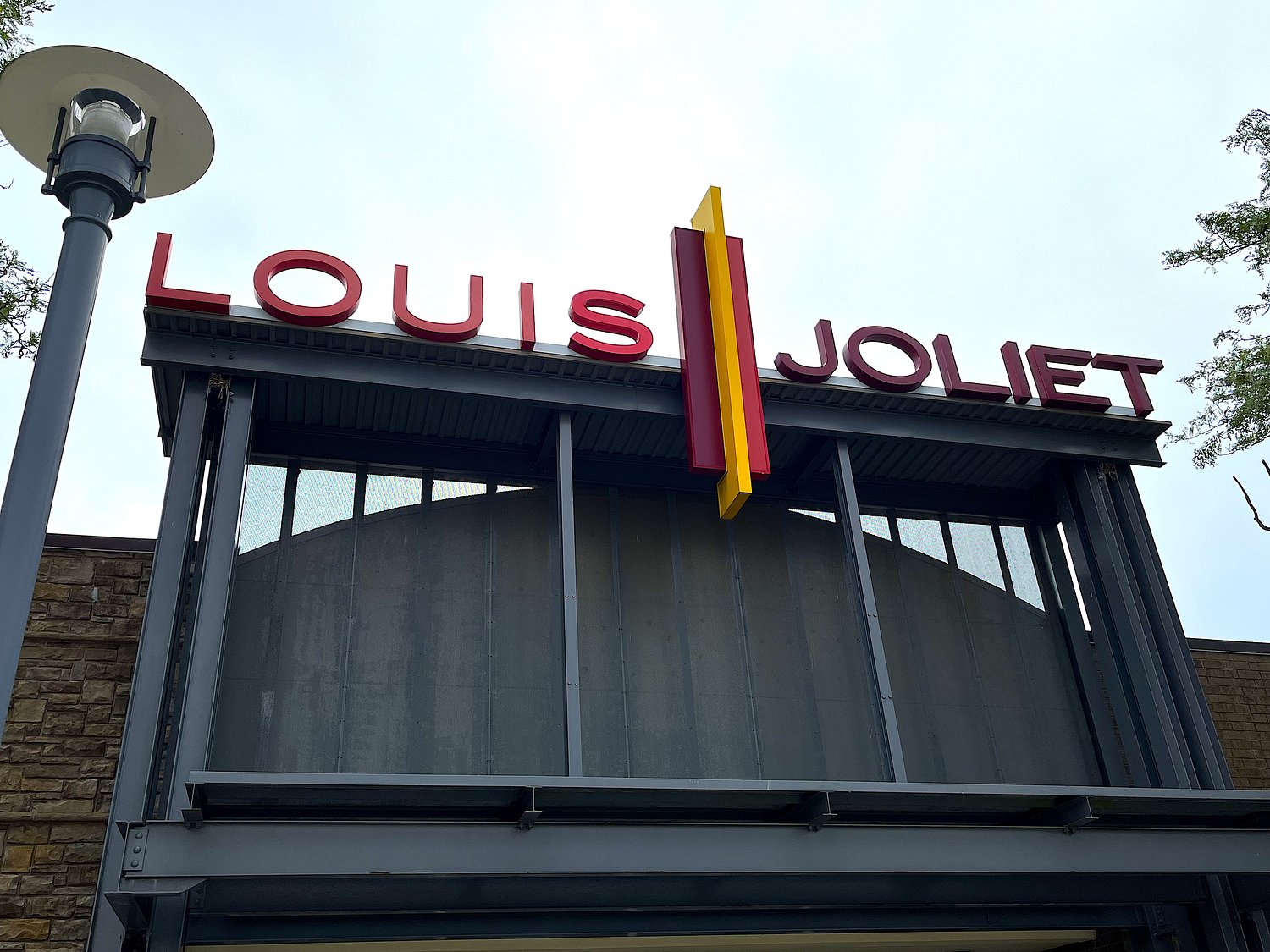 About 50 juveniles involved in brawl at Louis Joliet Mall