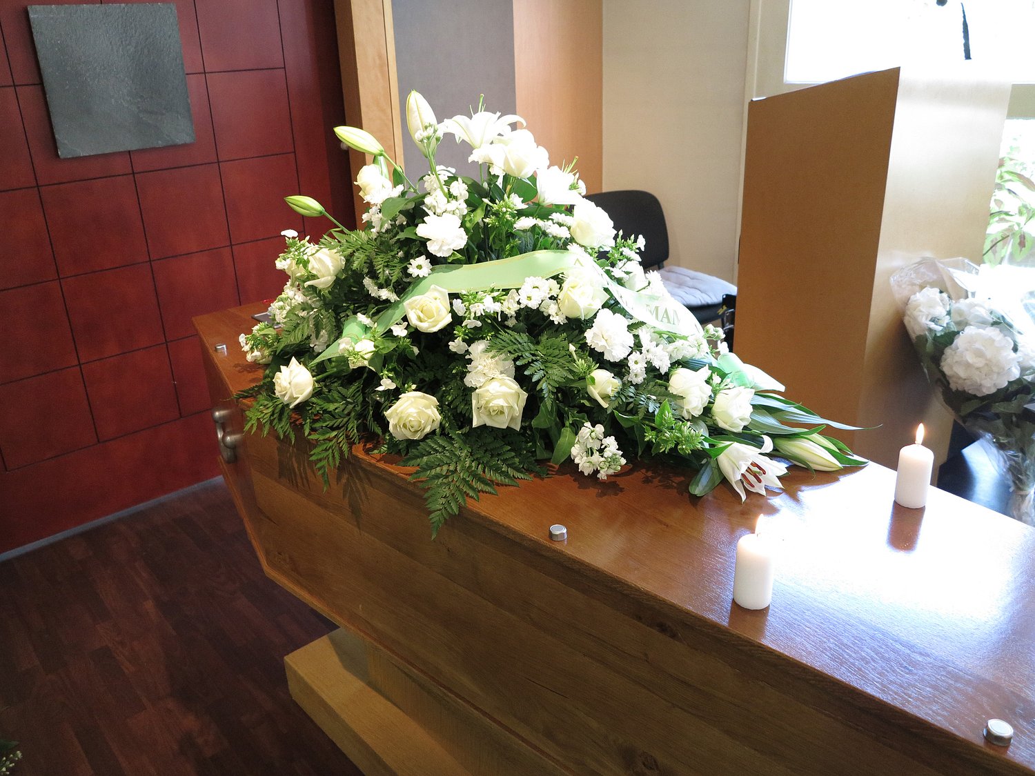 Dear Annie: Surely asking for the flowers back that you sent to the funeral home is a new low