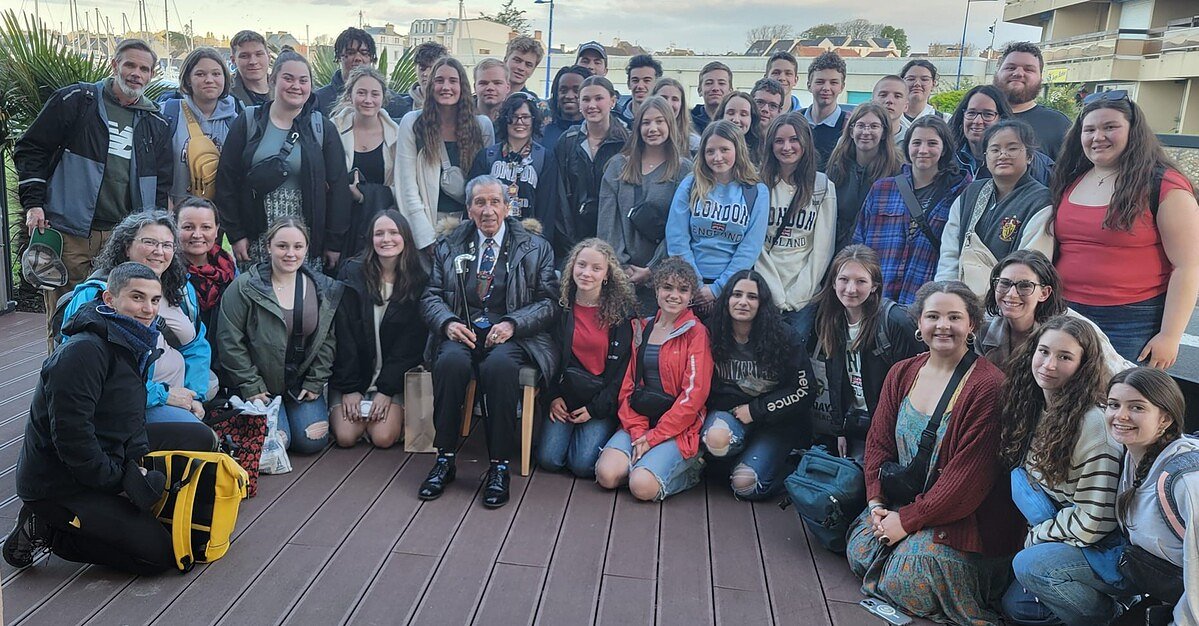 Old Town teacher recalls ‘defining moment’ when her students met D-Day hero Charles Shay