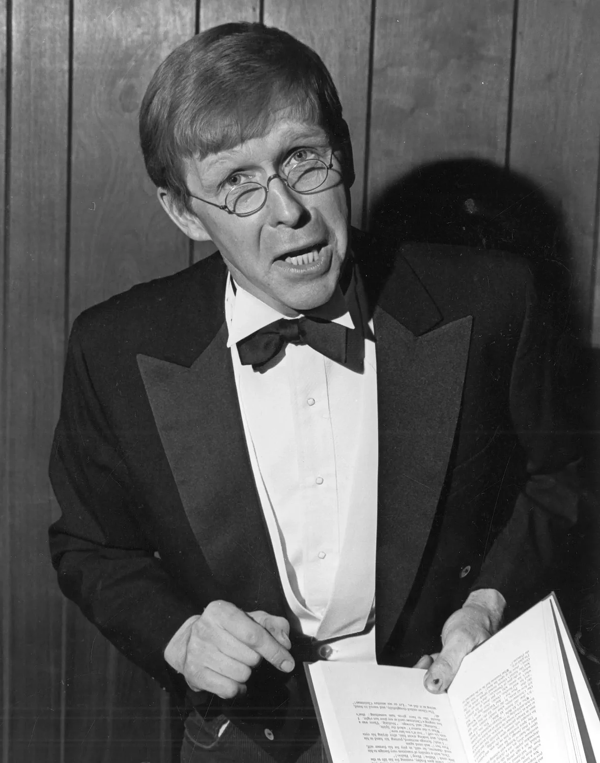 Willem Lange to recite 'A Christmas Carol' for 50th and final year
