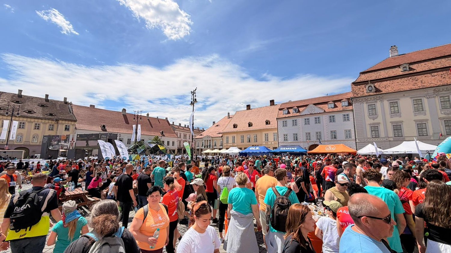 Piața Mare, neîncăpătoare pentru miile de participanți la Maratonul Internațional de la Sibiu / foto video