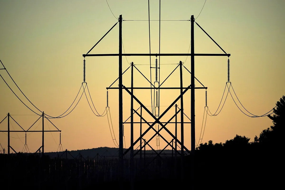 CMP's new Maine power line begins delivering power to New England