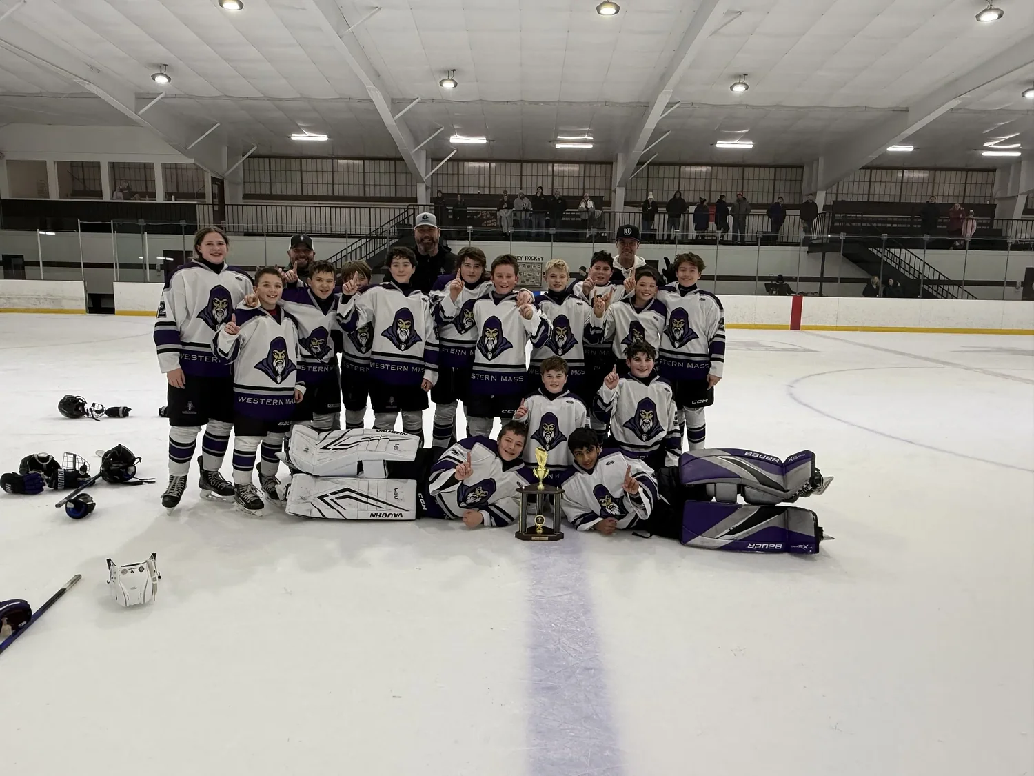 Sports Briefs: Wizards U-12 PeeWee hockey team wins Newport Whalers Christmas Tournament