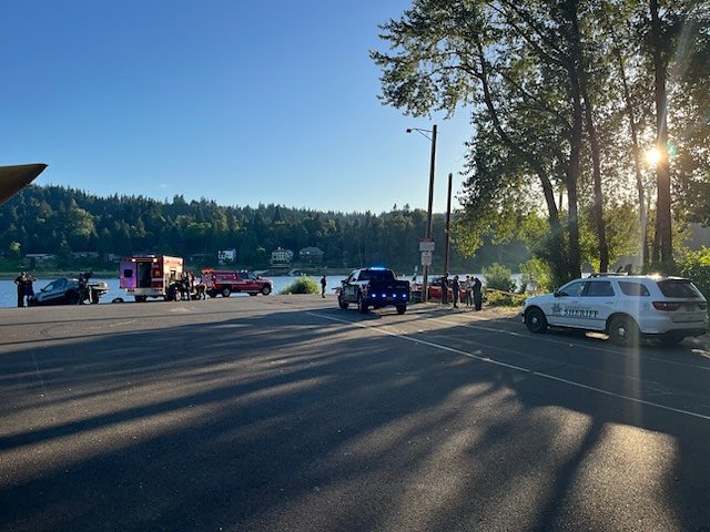 Teen drowns near Gladstone park after falling from jet ski, officials say