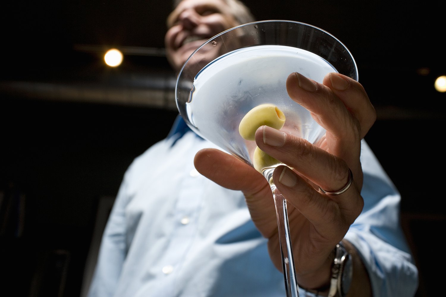Miss Manners: Restaurant keeps bringing the cocktail with dinner, not before; is this the new norm?
