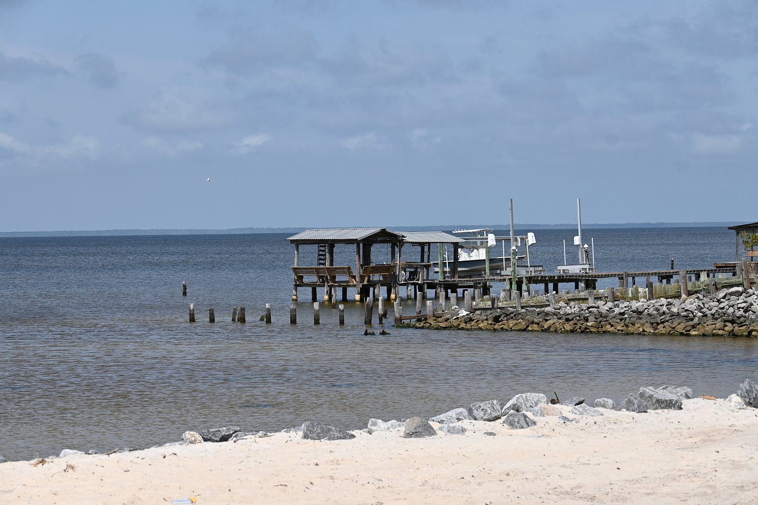 Father dies after rescuing son from drowning at Alabama beach