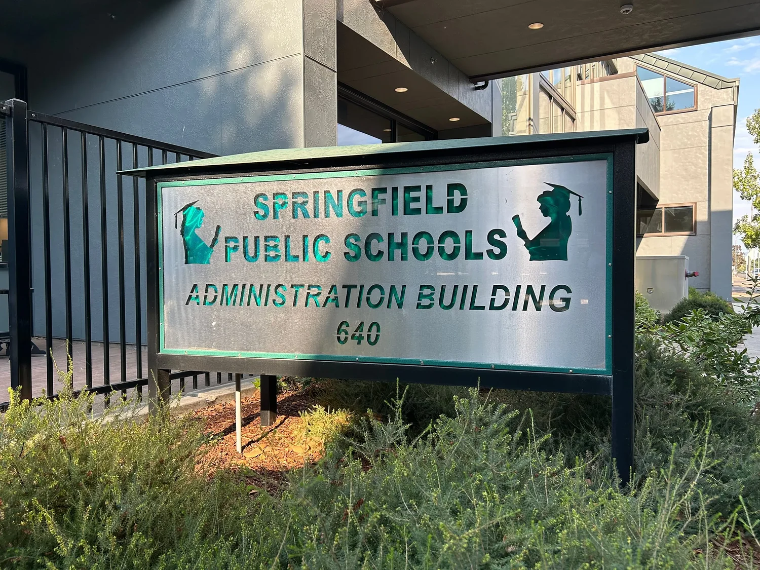 Springfield school board’s small-group meeting format raises legal questions