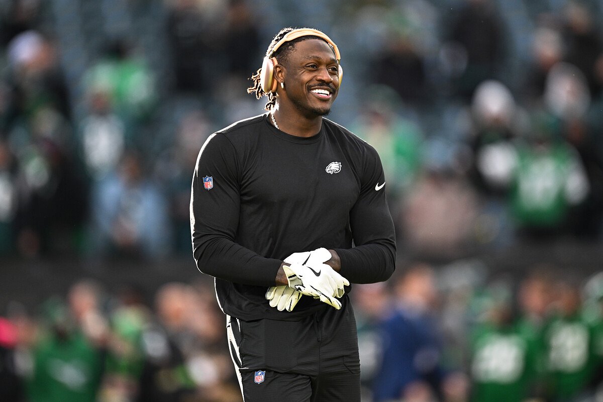 Eagles trade receiver A.J. Brown to the Patriots