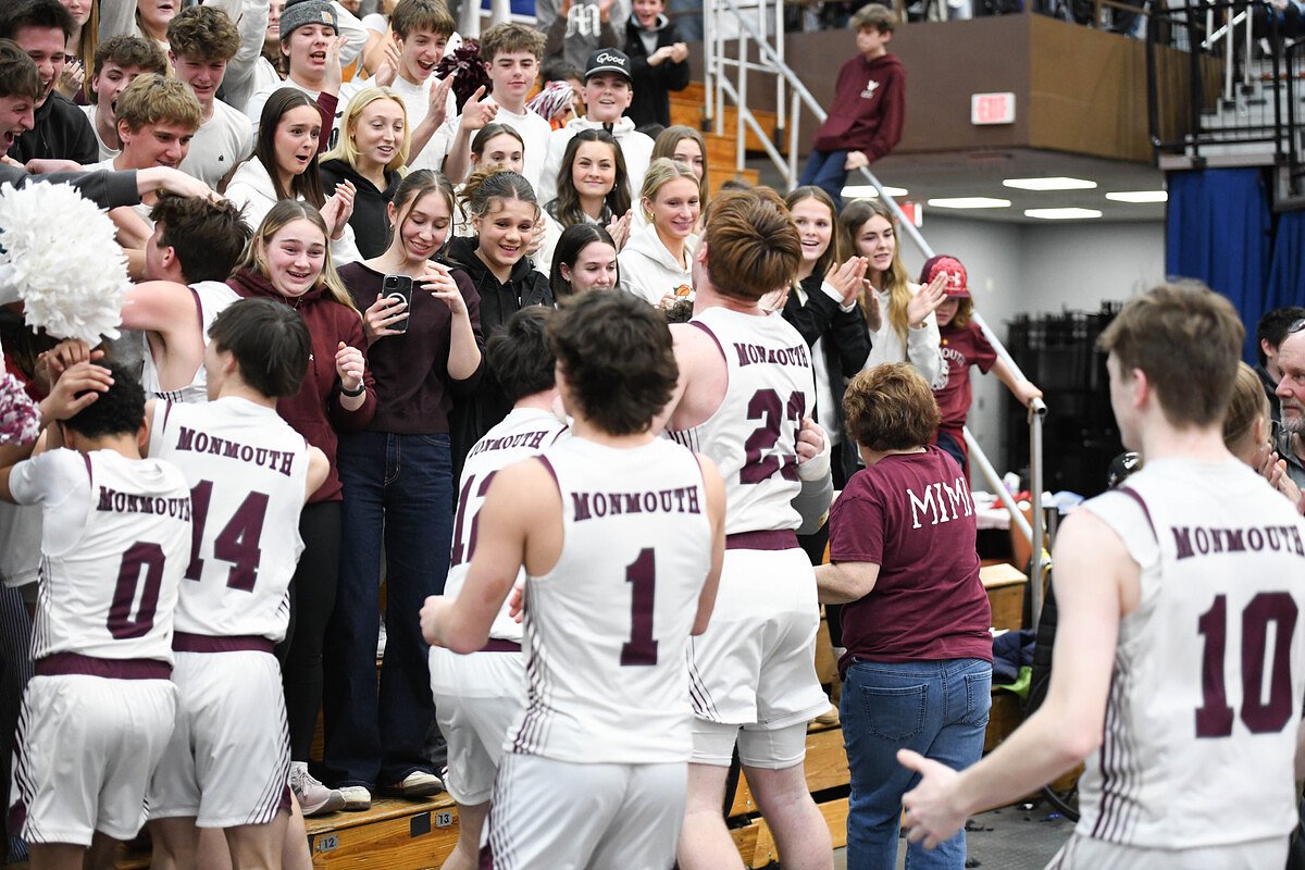 Monmouth holds off Machias to win Class D boys championship
