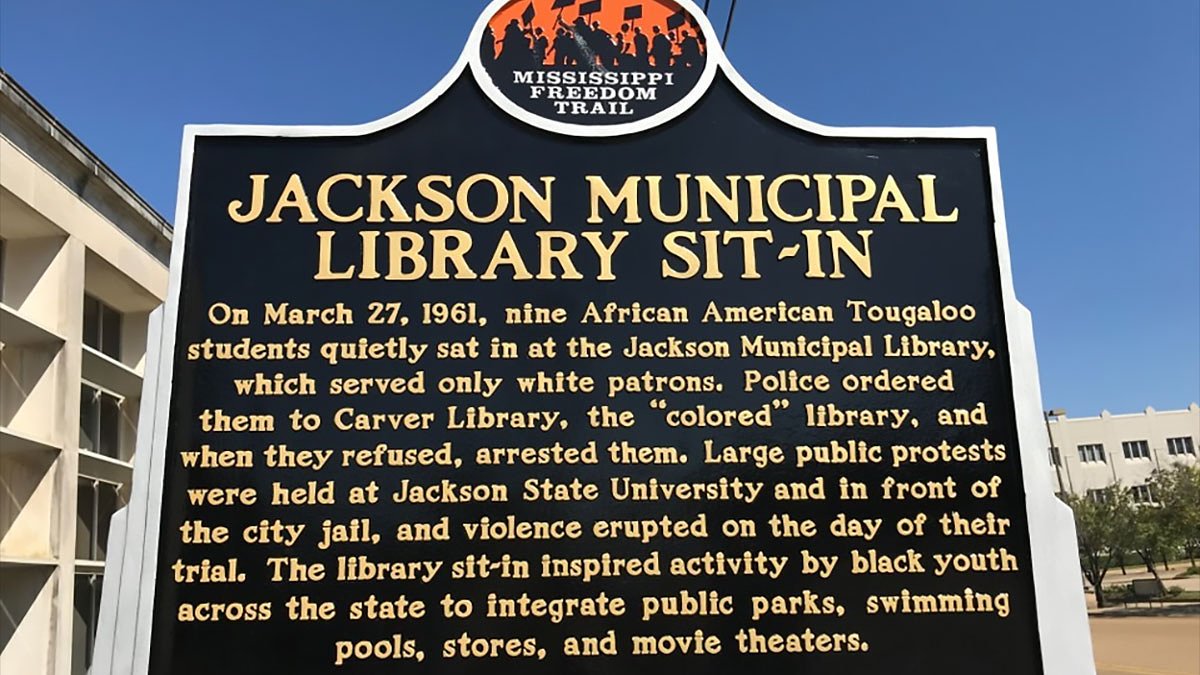 1961: Tougaloo students hold sit-in at Jackson library