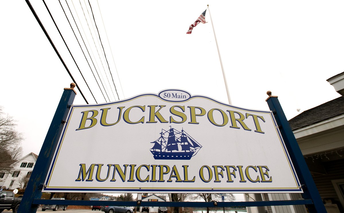 Bucksport moves ahead a budget plan without layoffs