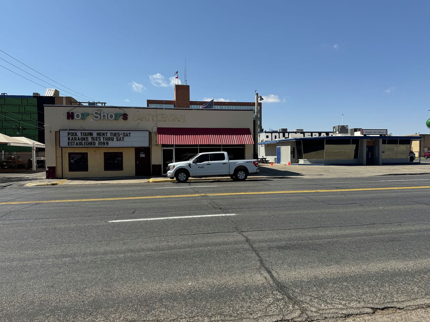 City Council removes peace officers requirement at Hot Shots