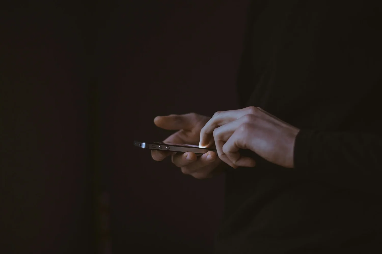 Headphones, smartphones and the problems of a fractured community