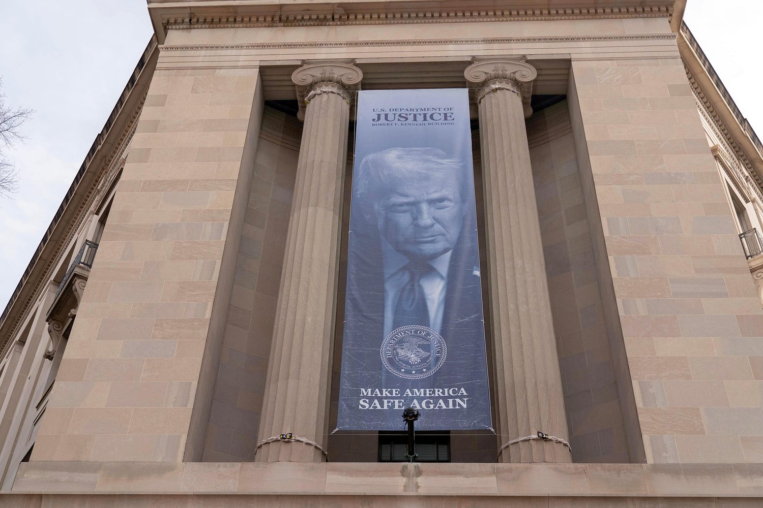 Opinion: No portrait banners needed