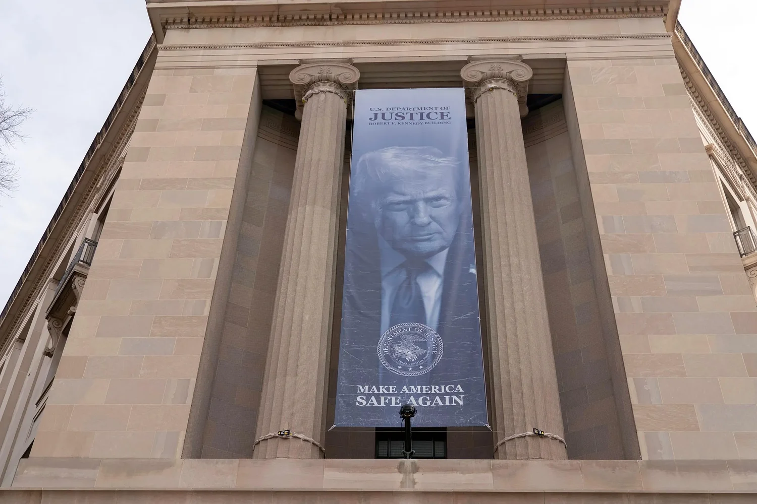 Opinion: No portrait banners needed