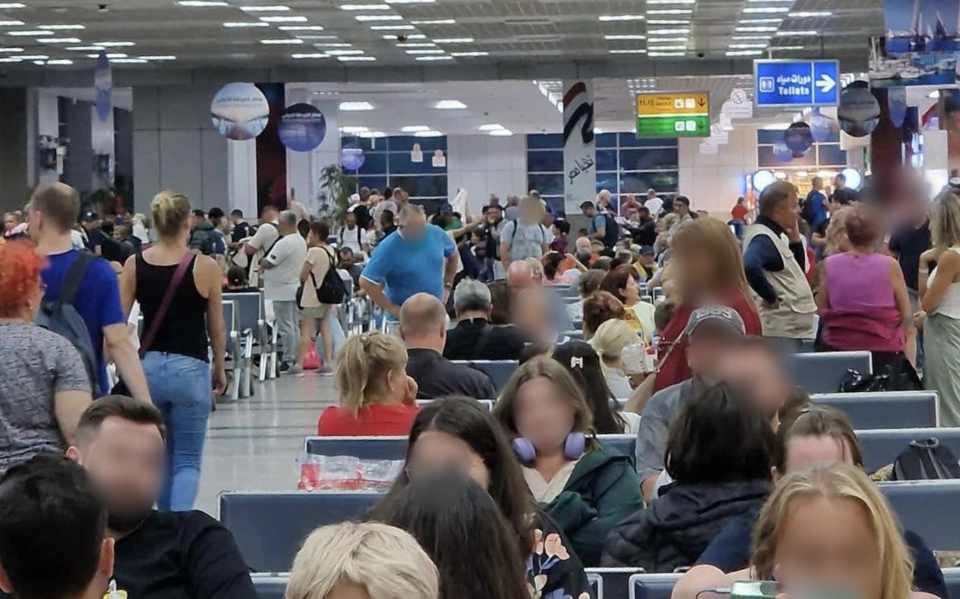 Concediu cu final de coșmar pentru zeci de sibieni blocați pe aeroportul din Hurghada