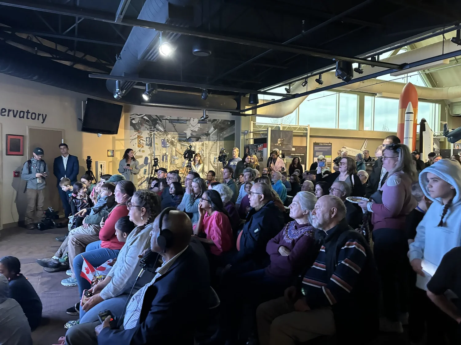 Artemis II launch draws excited crowd to McAuliffe-Shepard Discovery Center