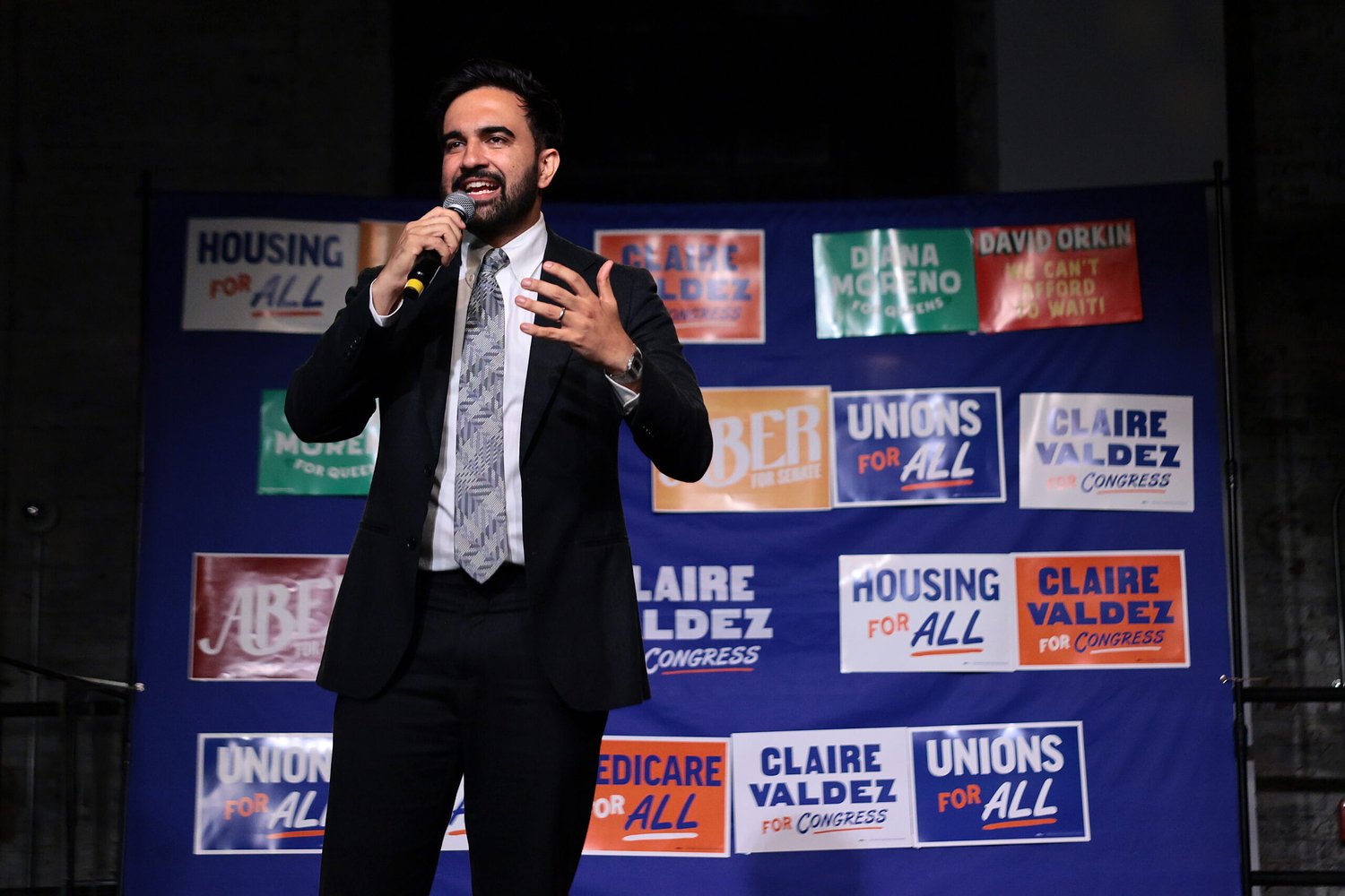 On victory lap, Mamdani touts Block the Bombs Act, meets with Hakeem Jeffries