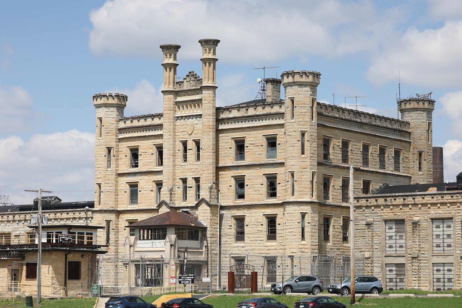 Joliet hosts Big Texan steak-eating contest at old prison