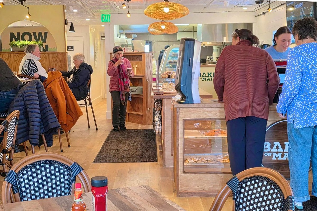 Owner of midcoast bakeries opens new Brunswick cafe