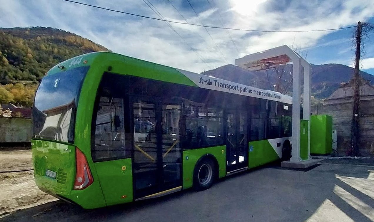 Premieră la Sadu: Două autobuze electrice vor deservi locuitorii comunei pe traseele din zona metropolitană Sibiu