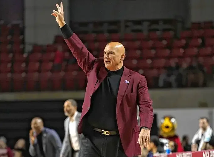 UMass men’s basketball falls in first game of 2025-26 season in 78-72 loss to Marshall