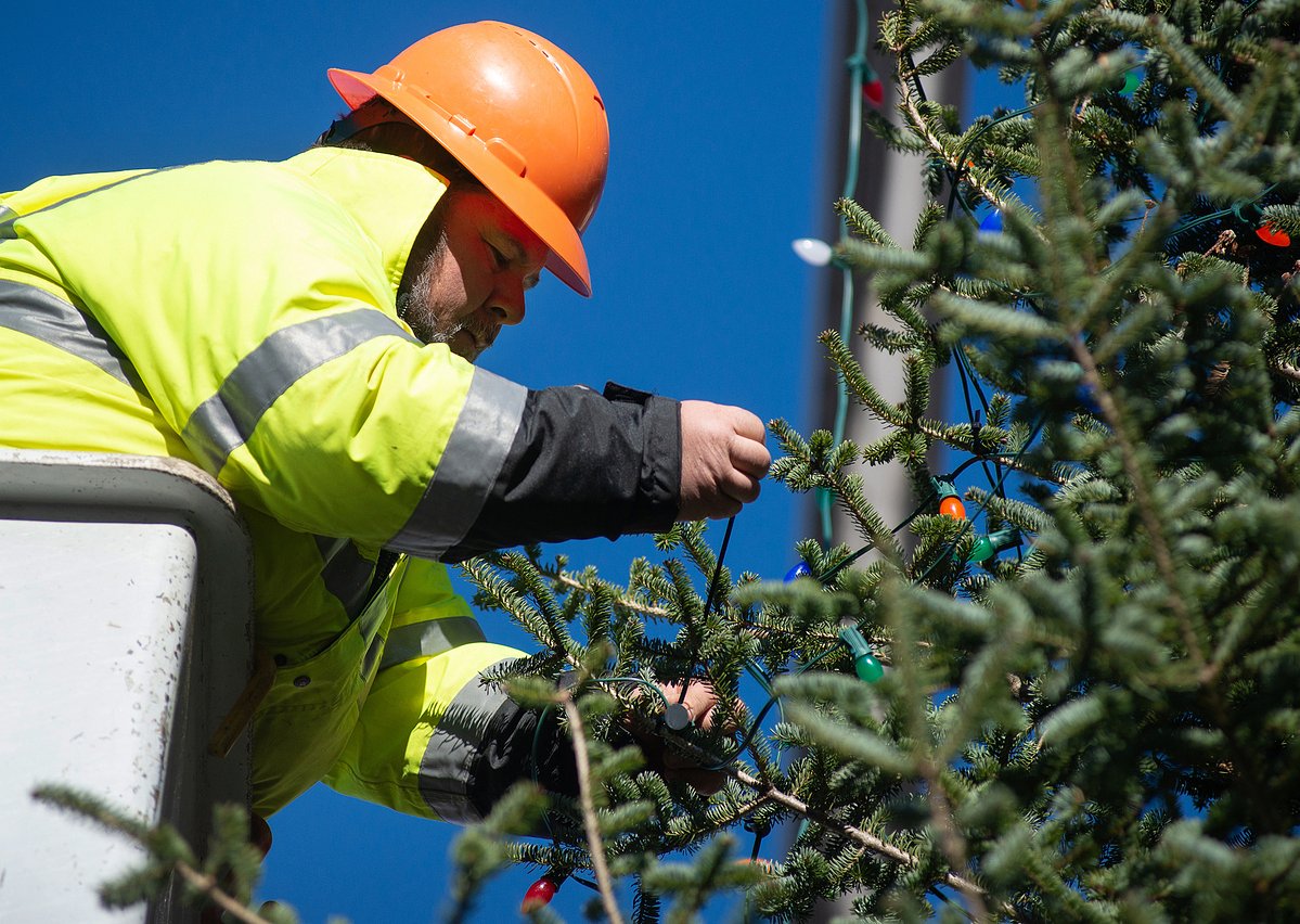 Beware of these fire hazards with your holiday decor