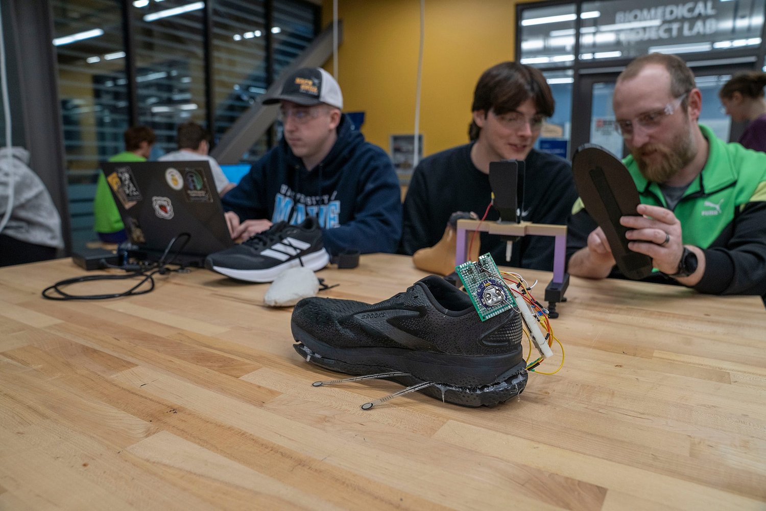UMaine students design device to tell runners when to replace their shoes