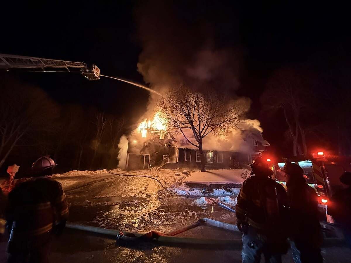 Fire destroys Lincoln home